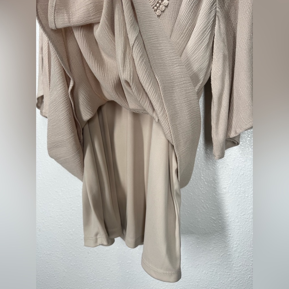 JM Collection Beige Tunic with Lace Accent Short Sleeve Large - Picture 4 of 9